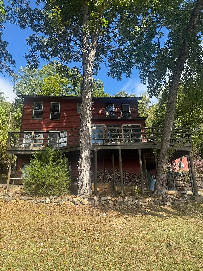 3 BR 2 BA Home with Views — Photo 1