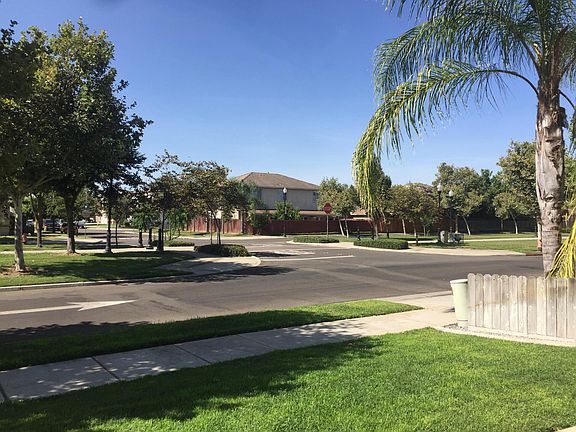 Walkway in front if the neighborhood leads to a park for kids, pitman high and turlocks parks and rec.