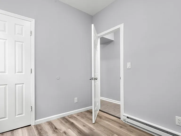 32 Van Cortlandt Park Ave — Photo 12