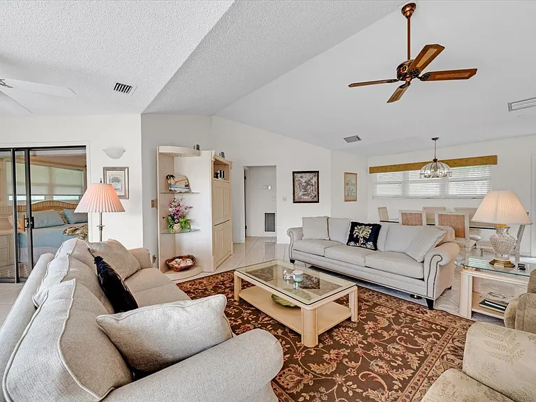 1127 E Seminole Ave #12C — Photo 24