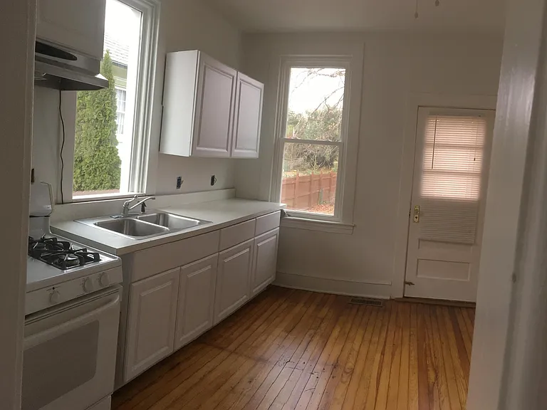 2904 Chesley Ave — Photo 11