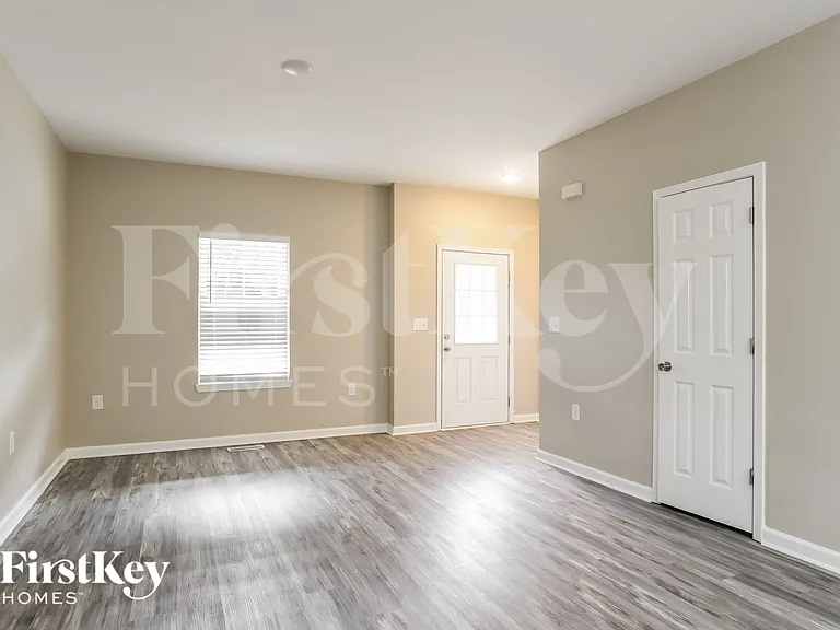 229 Deerfield Dr — Photo 3