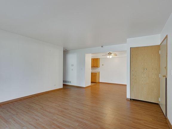 3rd image of 21W581 North Ave APT 64