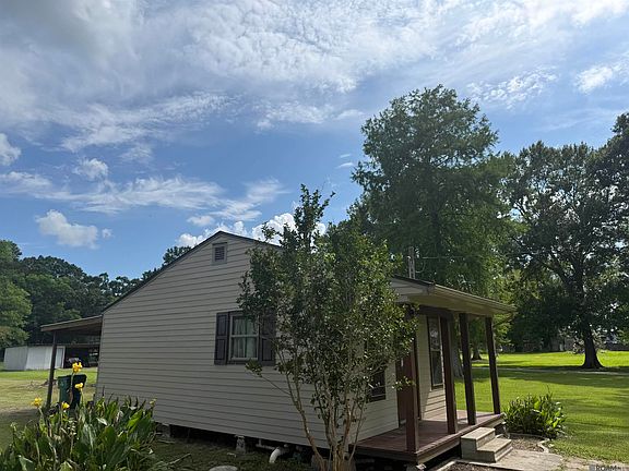 3rd image of 62825 Bayou Rd