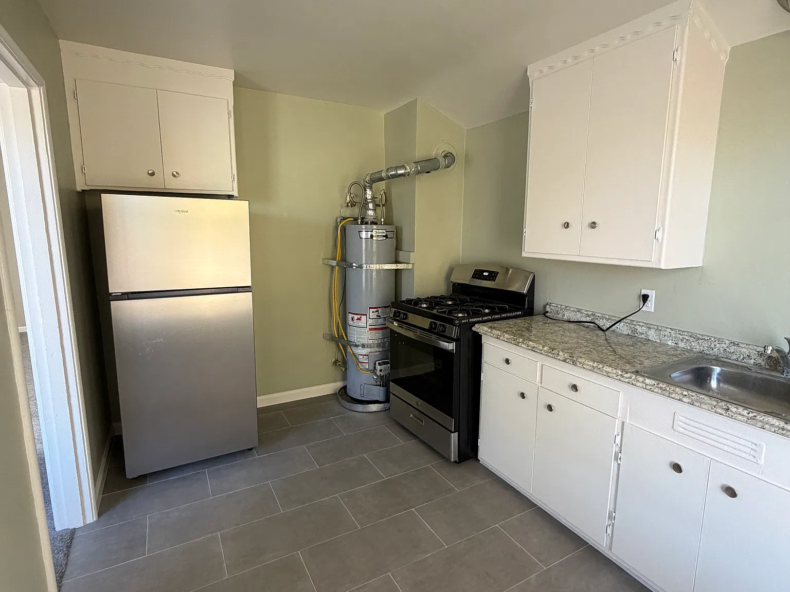2 bed, 700 sqft, $2,395 — Photo 3