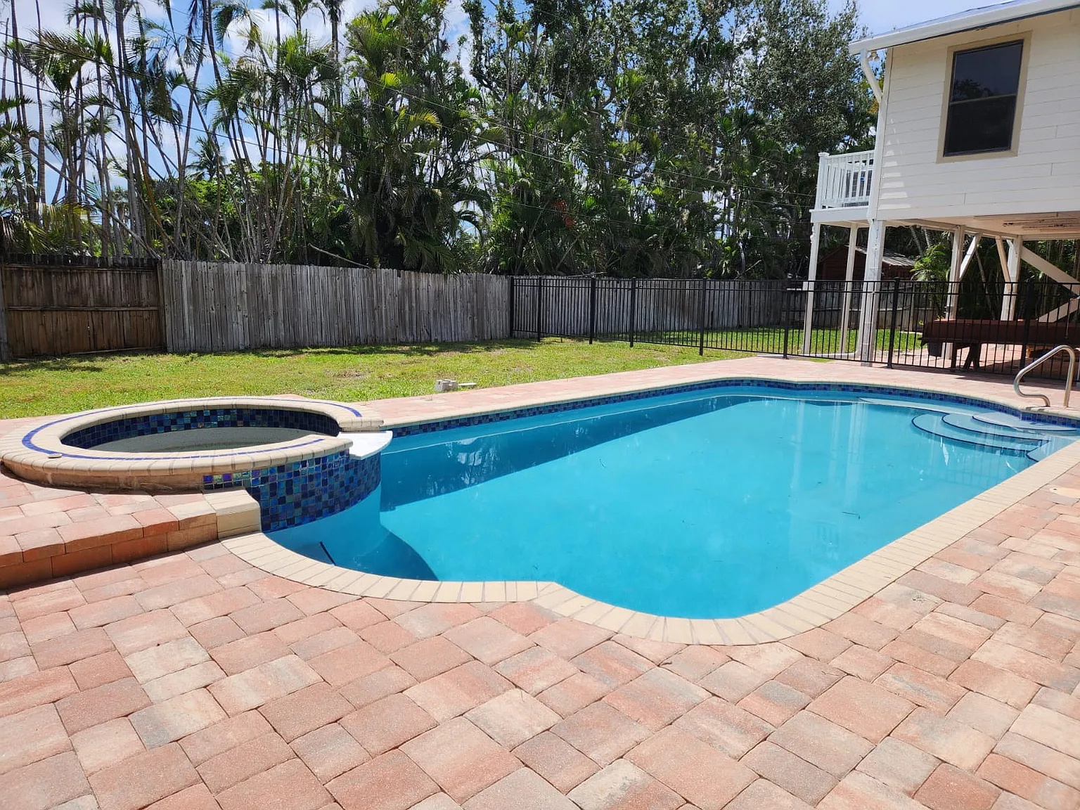 5 bed, 2690 sqft, $3,500 — Photo 2