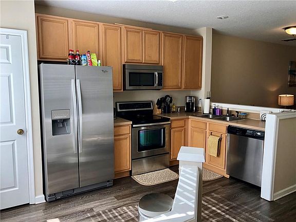 5th image of 886 Vineland Pl