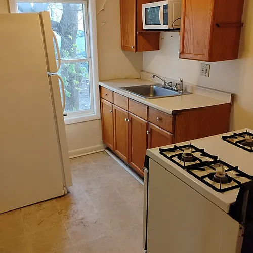 452A Hudson Ave #2 Photo 1