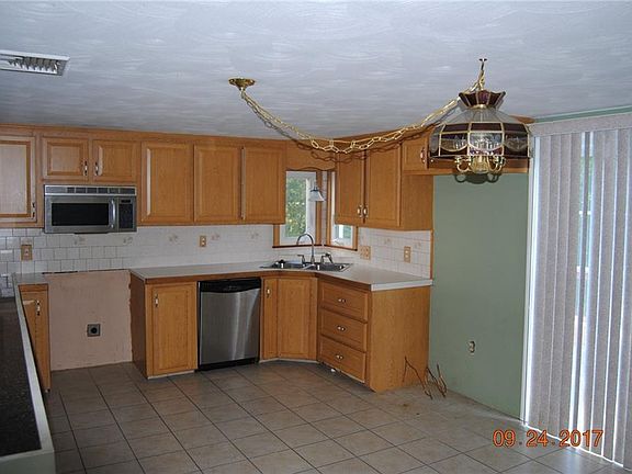 3rd image of 18 Gesmondi Dr