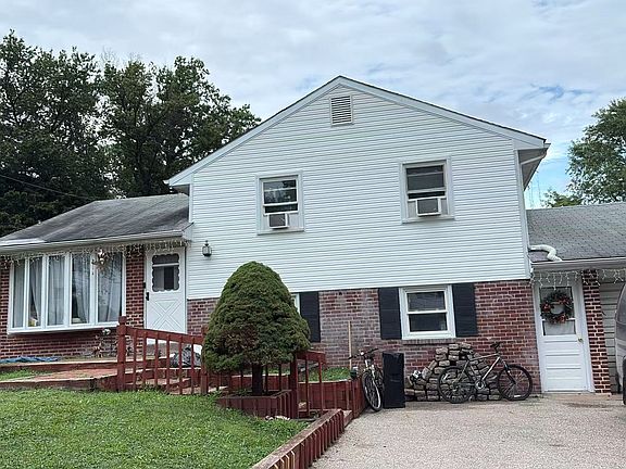 5th image of 312 Spring Ln