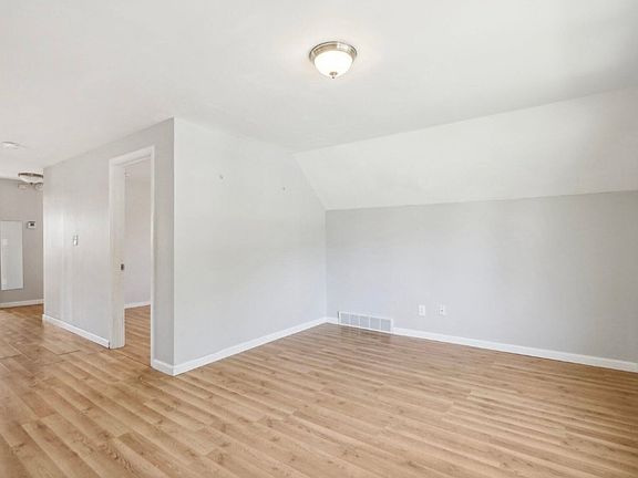 3rd image of 6221-6223 W Leon Ter