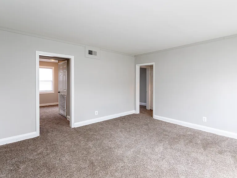 Oaklee Village Apartments — Photo 7