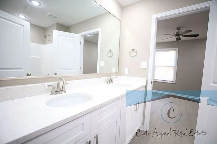 915 Dr Martin Luther King Jr Dr #C — Photo 17