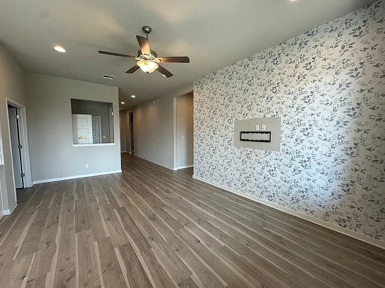 441 Saturnia Dr — Photo 22