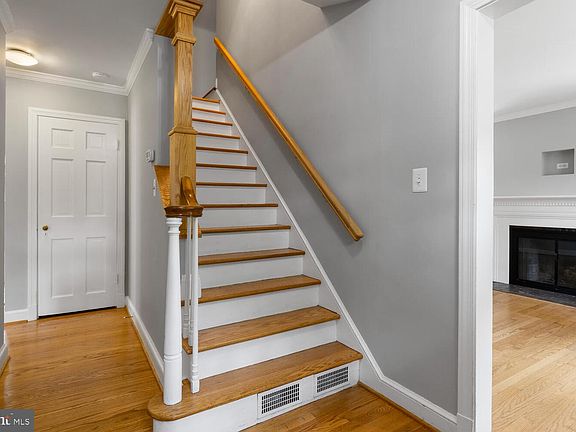 4th image of 859 N Kentucky St
