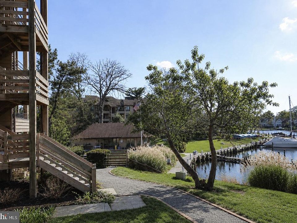 1st image of 4 President Point Dr Unit C