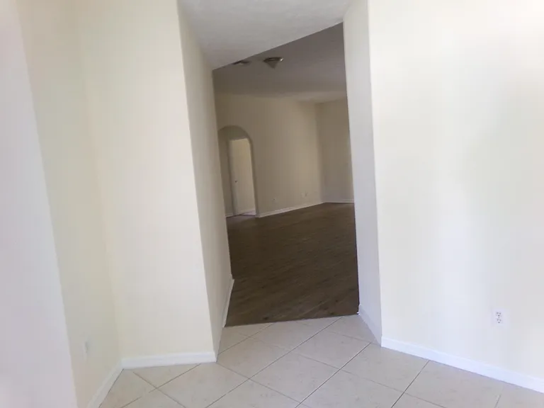 3014 SW Segovia St — Photo 3