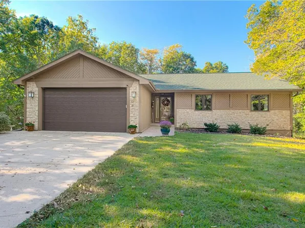 4207 Scottsdale Rd, Smithville, MO 64089