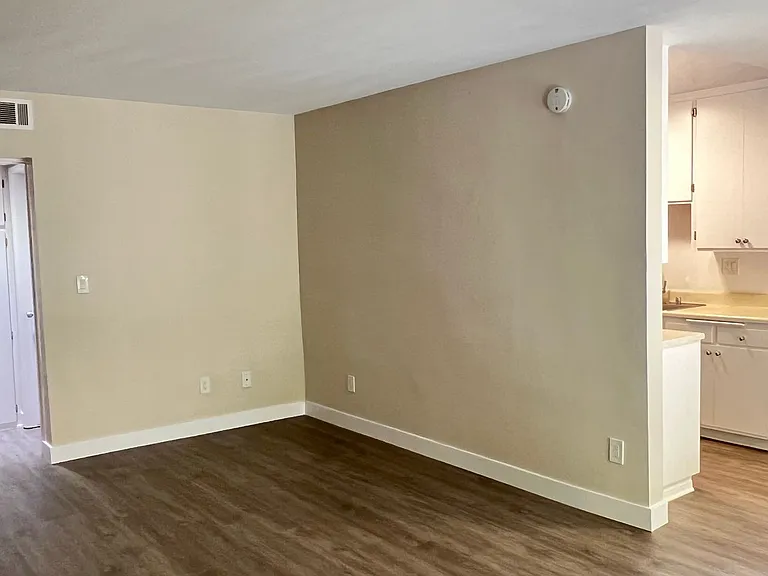 9600 Reseda Blvd — Photo 4