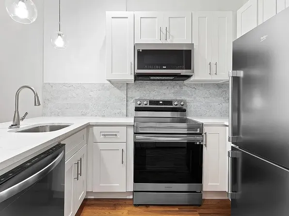 415 Bergen Street image 2 of 8