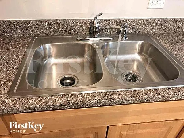 4200 Arlington Dr — Photo 5