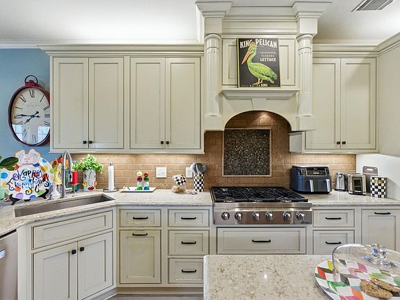 5th image of 2209 Sawgrass Dr