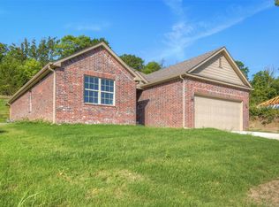 4714 S Linwood Dr, Sand Springs, OK 74063