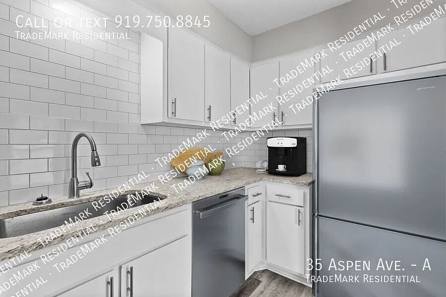 Renovated 2 Bedroom, 1 Bathroom Duplex — Photo 3