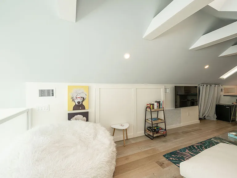 715 Chapman Ln — Photo 33