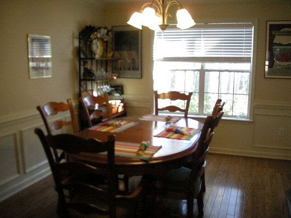 3rd image of 1087 Severn Dr