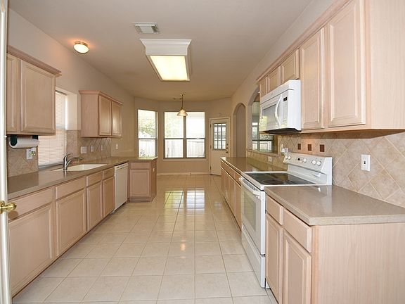 4th image of 2819 Olive Ave