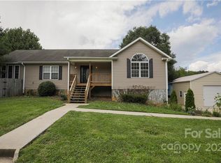 106 Smith Graveyard Rd, Asheville, NC 28806