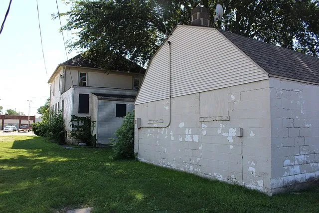 Building Photo 4