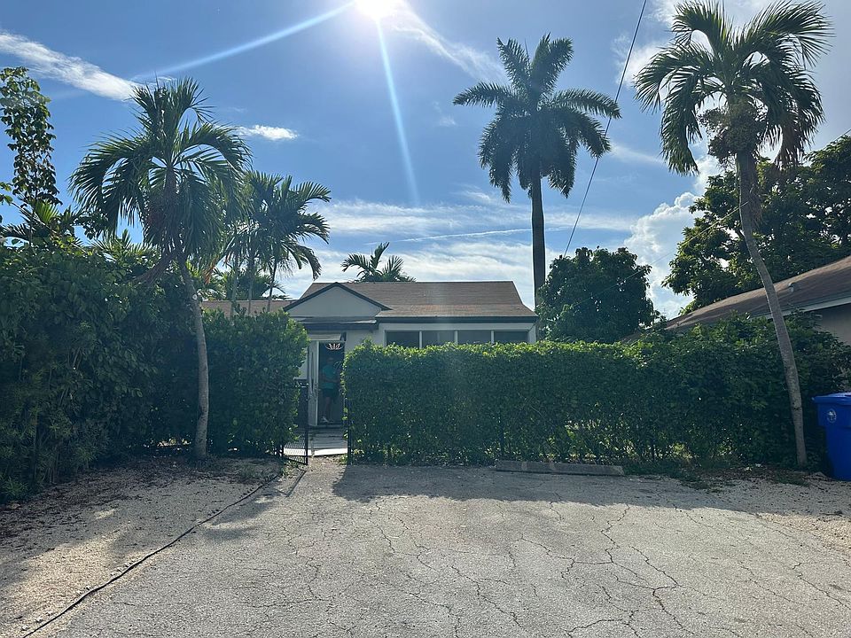 1st image of 940 NW 22nd Ct