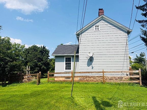 3rd image of 891 Amwell Rd