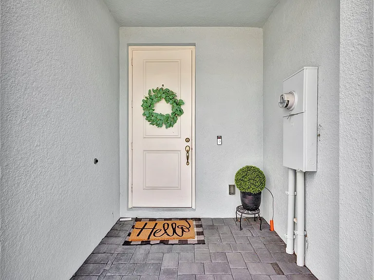 345 SE Angler Dr — Photo 2