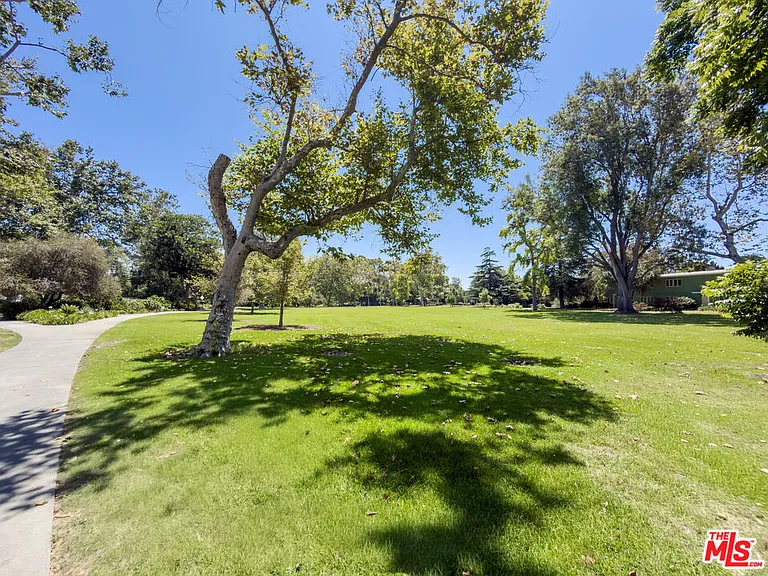 5366 Village Grn — Photo 32