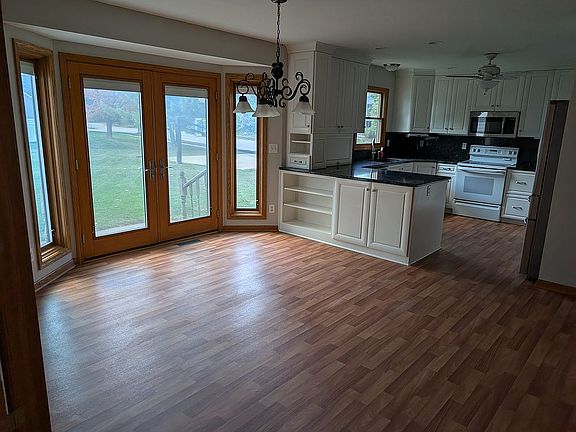 Kitchen 24.5x13.75