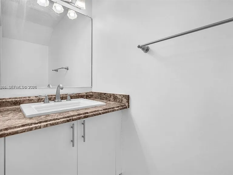 800 Sorrento Dr #2 — Photo 28