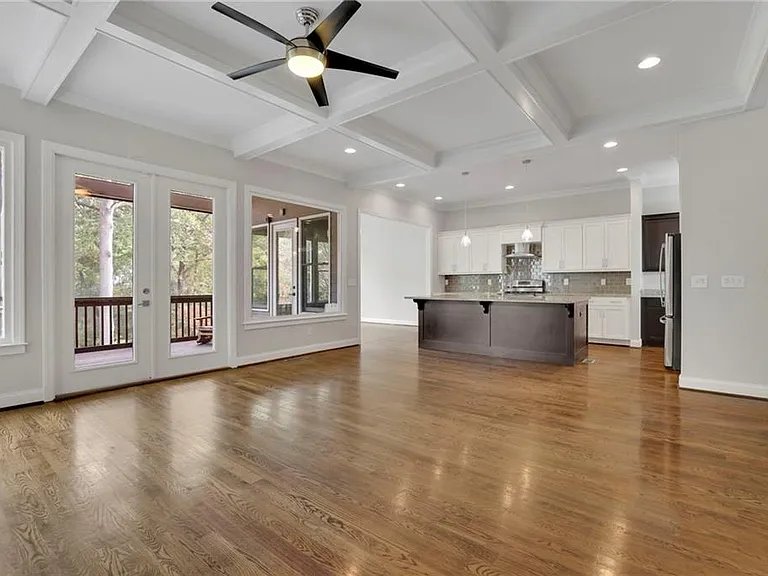 3245 Lynwood Dr — Photo 6