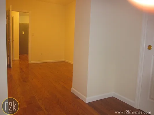 Rented by Realty 2000 Corp | media 7