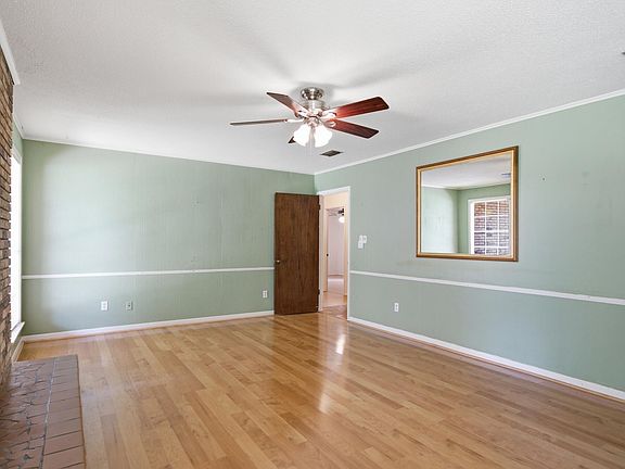 5th image of 118 W Lakeside Dr