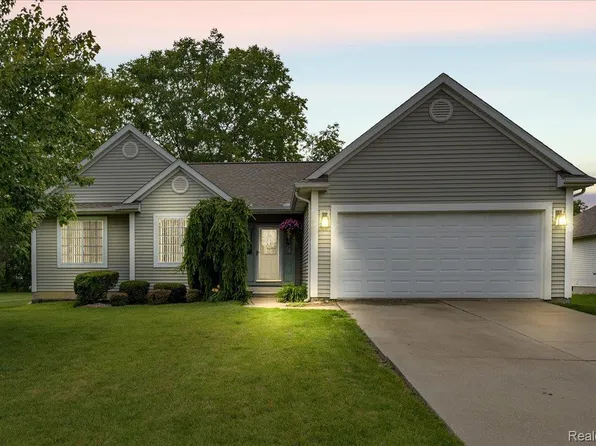 4436 Maplewood Meadows Ave, Grand Blanc, MI 48439