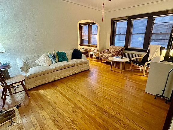 2nd image of 4468 N Oakland Ave APT 14