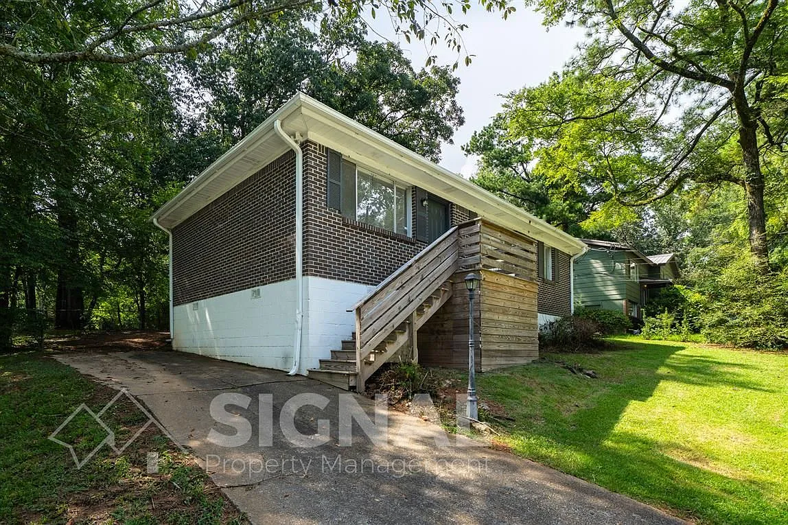 3 bed, 1.0 bath, 911 sqft, $995 — Photo 3