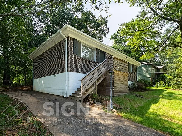 320 Argonne Dr — Photo 3