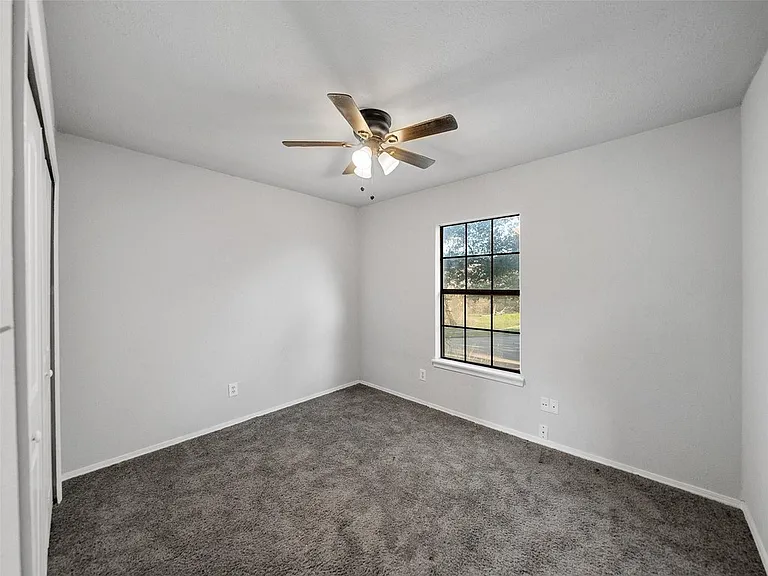 28 Brewster Ct — Photo 63