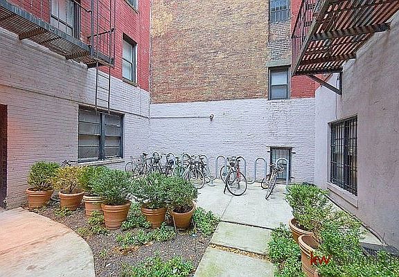 5th image of 120 E 4th St APT 4G