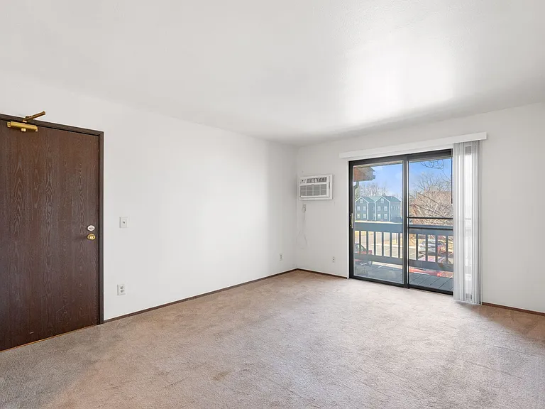 232 Walworth St — Photo 6
