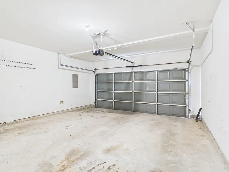 4702 Rolling View Ct — Photo 26